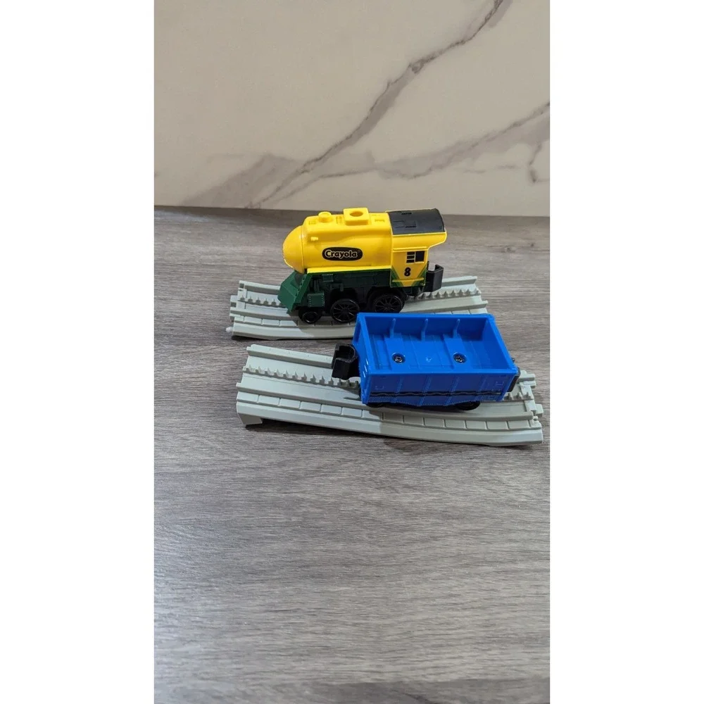 Lionel Crayola Imagination Express Train Set Engine Cargo Car Toy  2 track parts